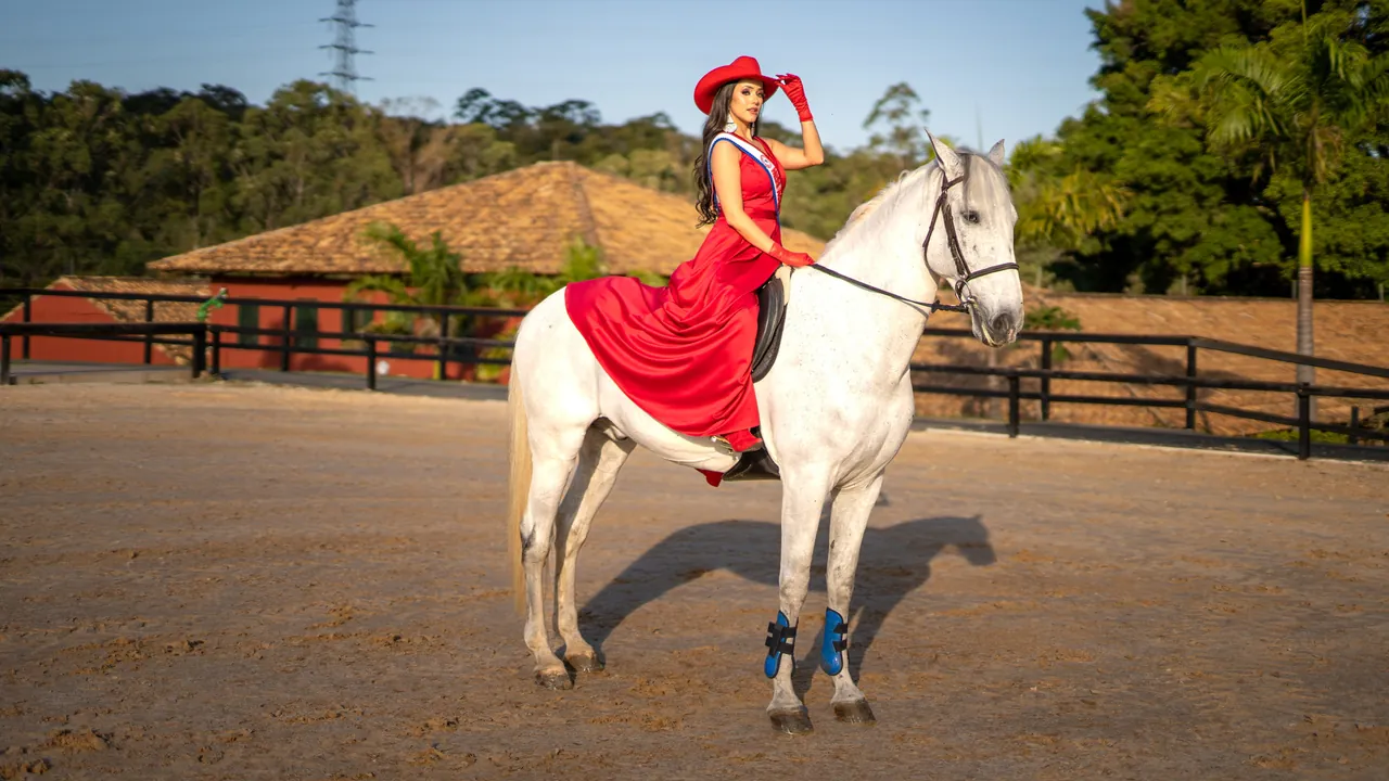 Rainha de rodeio a cavalo