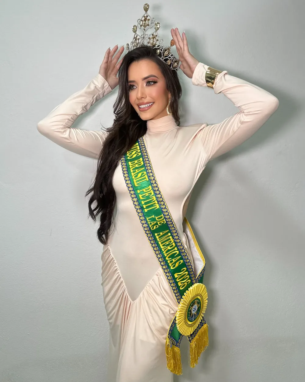 Fabíola Jeanne com a coroa de rainha
